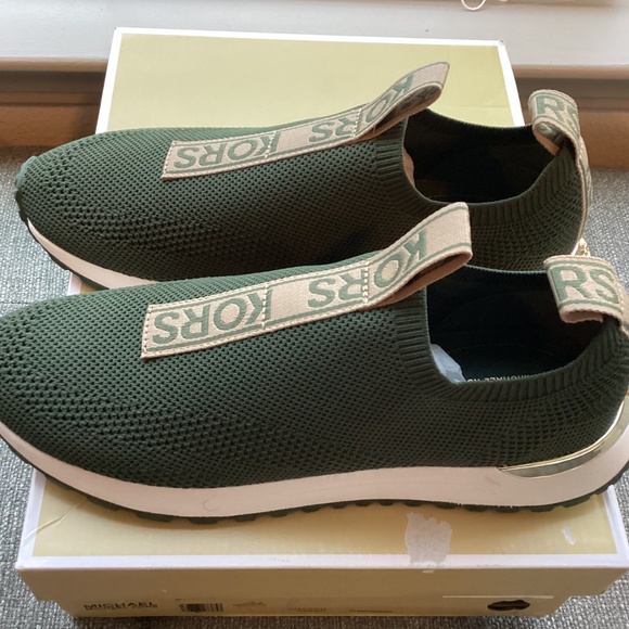 MICHAEL MICHAEL KORS Women's Bodie Slip-On Sneakers, size 9 - Picture 3 of 9